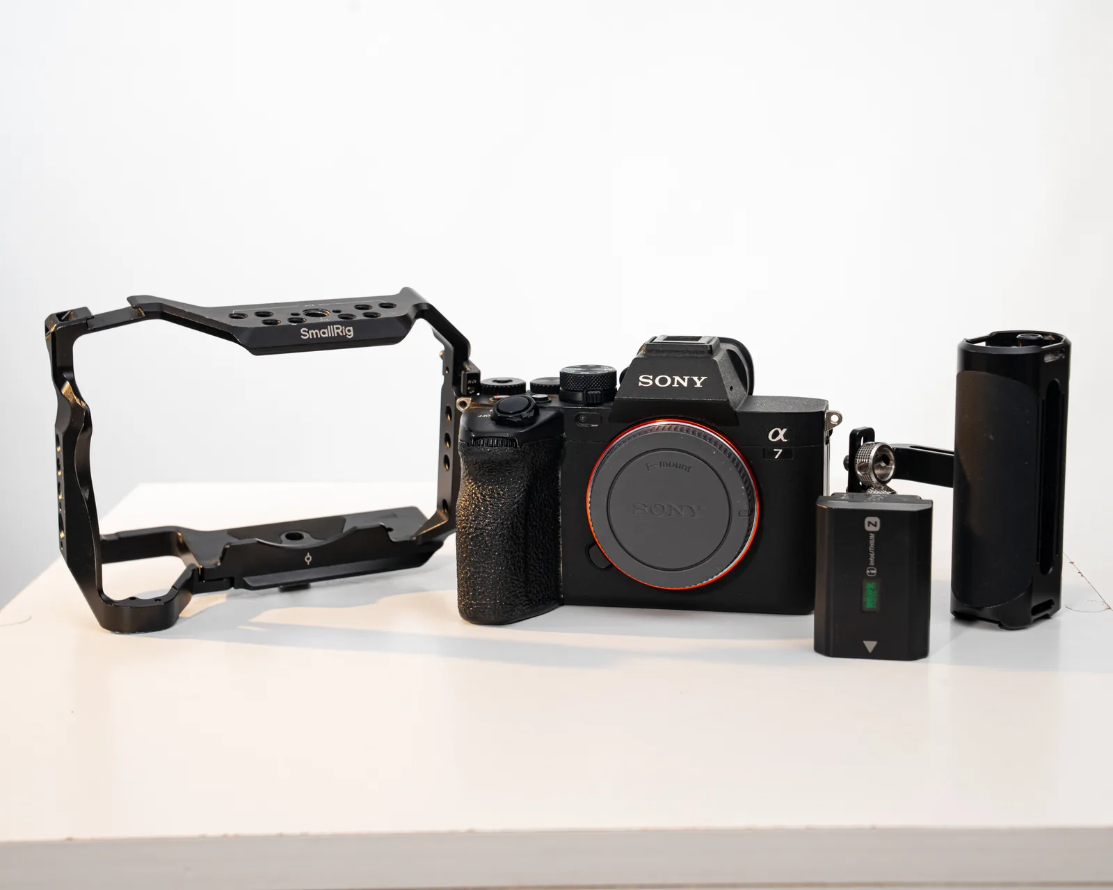 Sony A7 IV + jaula + mango en venta, vista principal del equipo