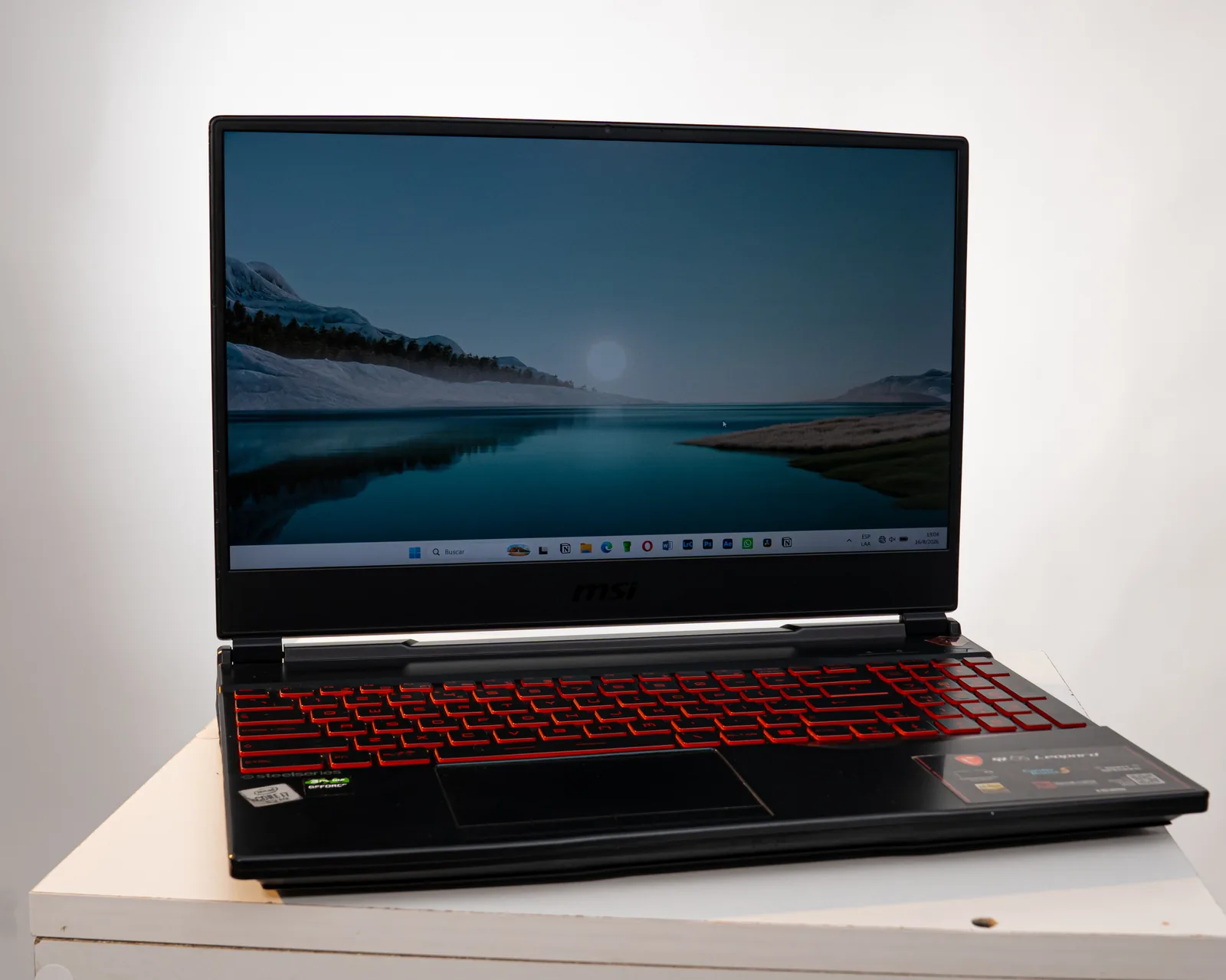 MSI GL65 Leopard en venta, vista principal del equipo