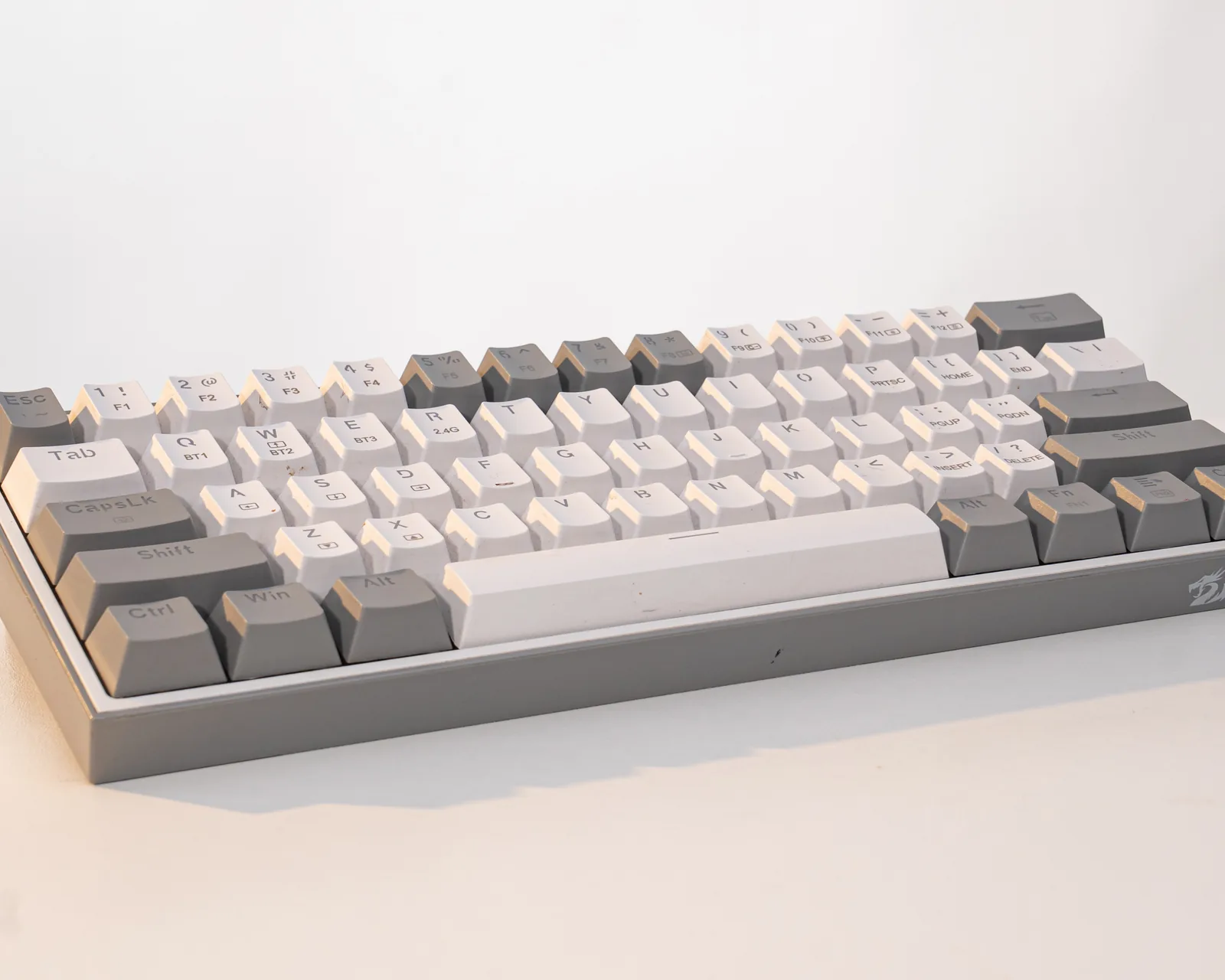 Teclado Redragon Fizz Pro 60% RGB en venta, vista principal del equipo