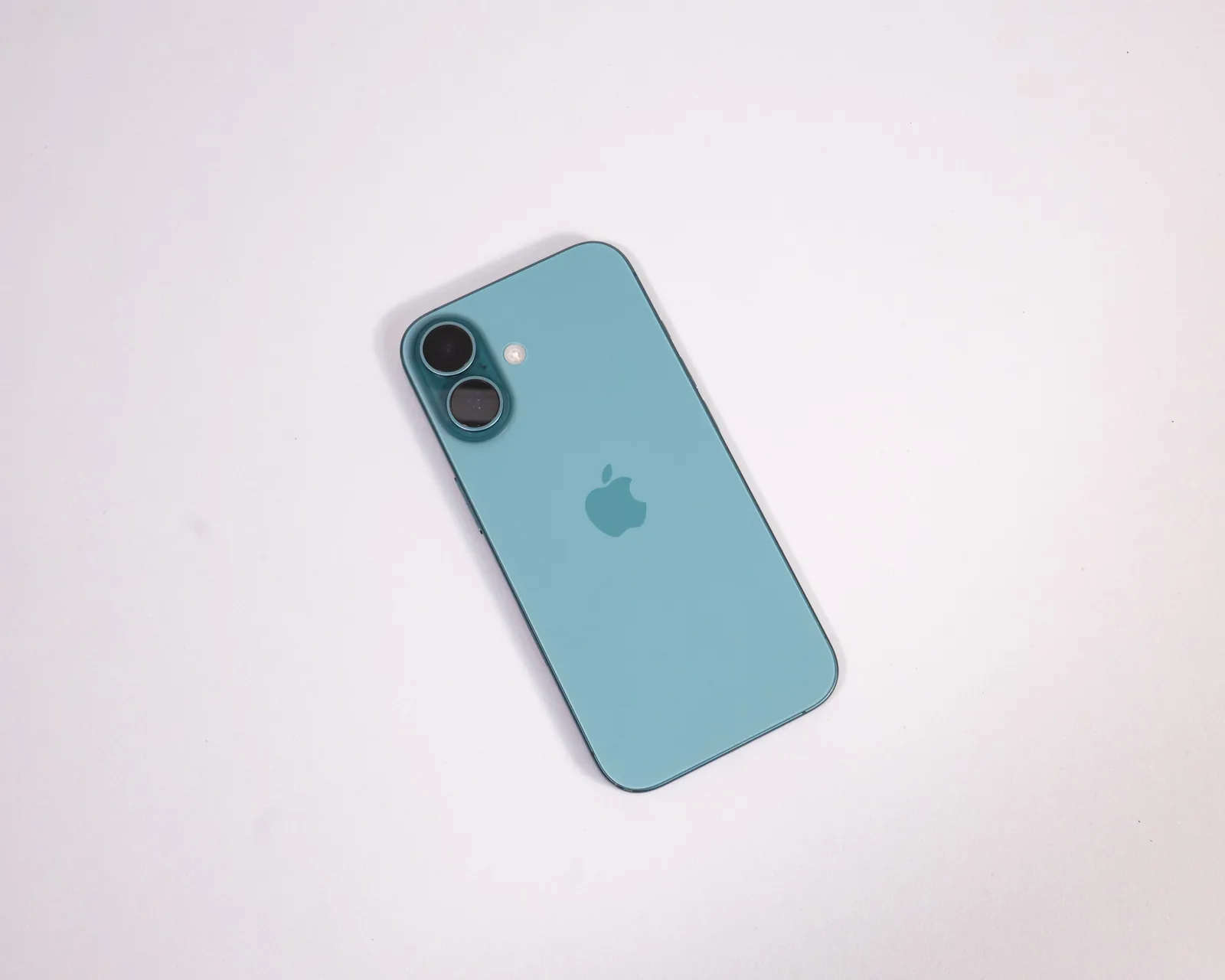 iPhone 16 128GB Verde Azulado en venta, vista principal del equipo